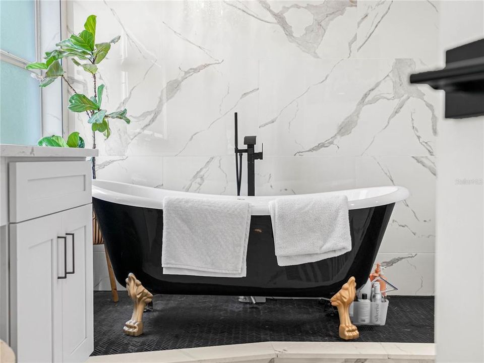 待售: $1,449,000 (4 贝兹, 2 浴室, 2304 平方英尺)