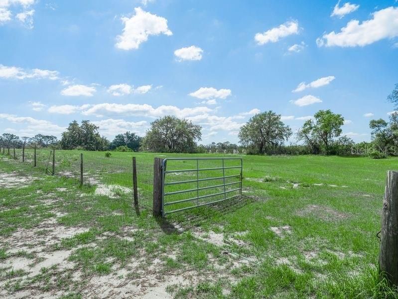 待售: $1,449,000 (4 贝兹, 2 浴室, 2304 平方英尺)