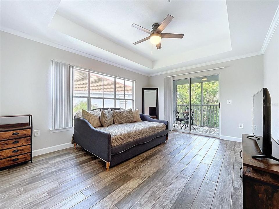 Active With Contract: $168,000 (1 beds, 1 baths, 732 Square Feet)