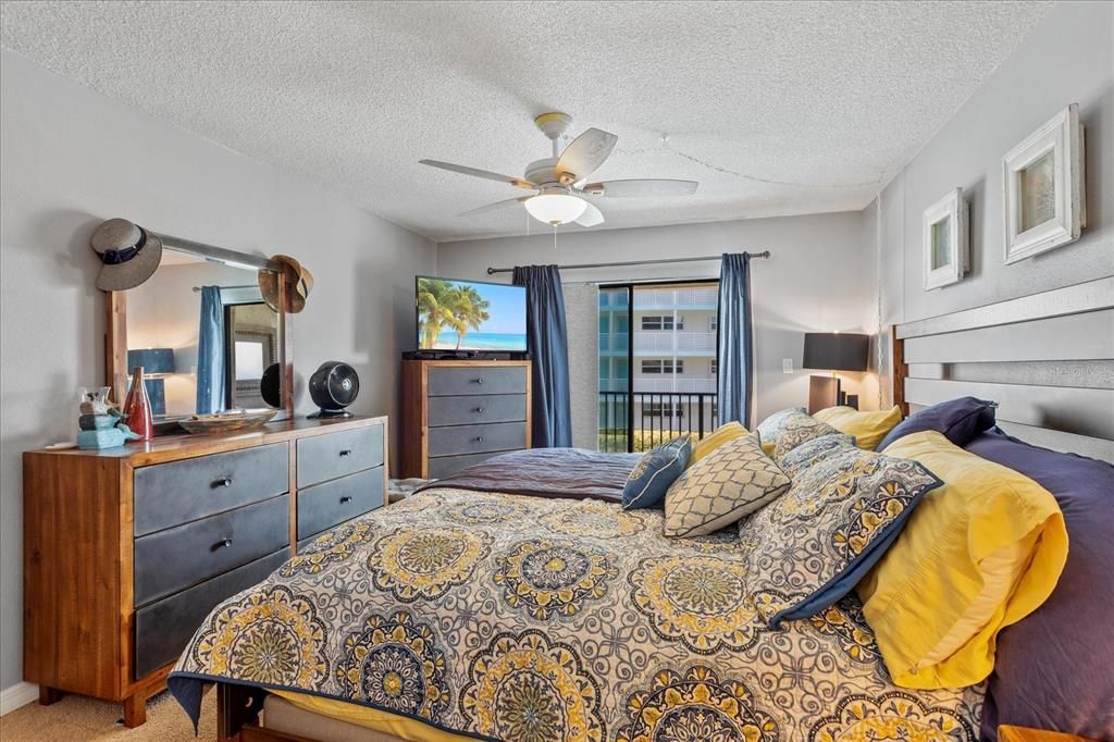 En Venta: $425,000 (2 camas, 2 baños, 1101 Pies cuadrados)