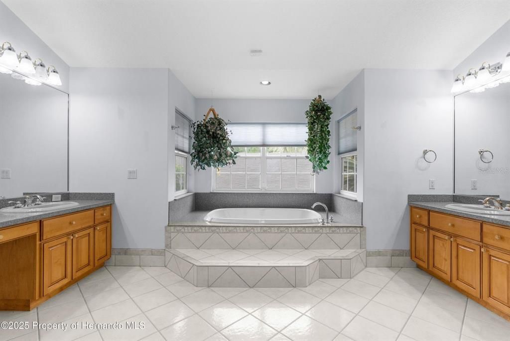 待售: $579,900 (4 贝兹, 3 浴室, 3346 平方英尺)