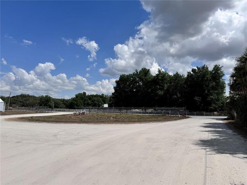 Под контрактом: $989,000 (0 спален, 0 ванн, 1500 Квадратных фут)