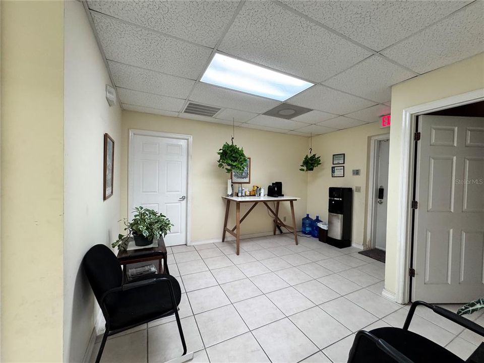 Под контрактом: $989,000 (0 спален, 0 ванн, 1500 Квадратных фут)