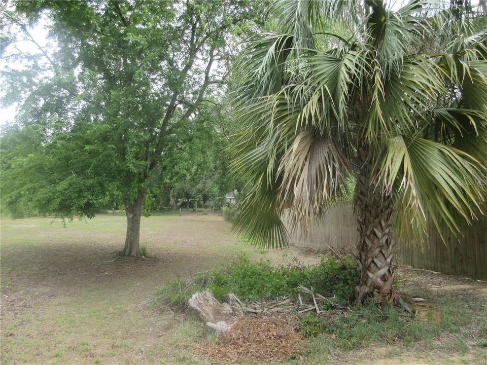 For Sale: $229,000 (2 beds, 1 baths, 960 Square Feet)