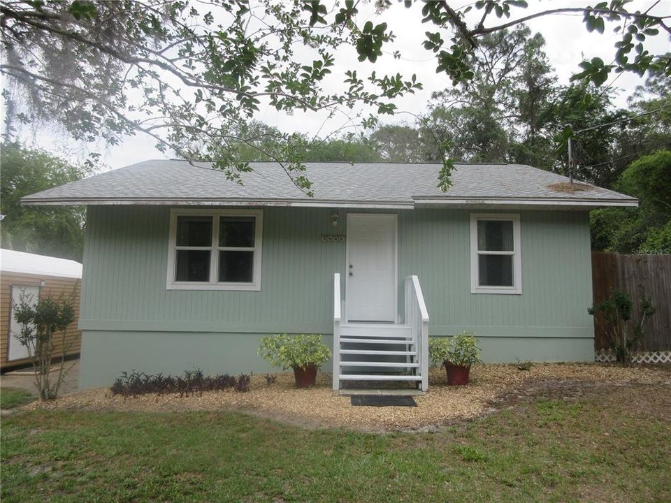 For Sale: $229,000 (2 beds, 1 baths, 960 Square Feet)