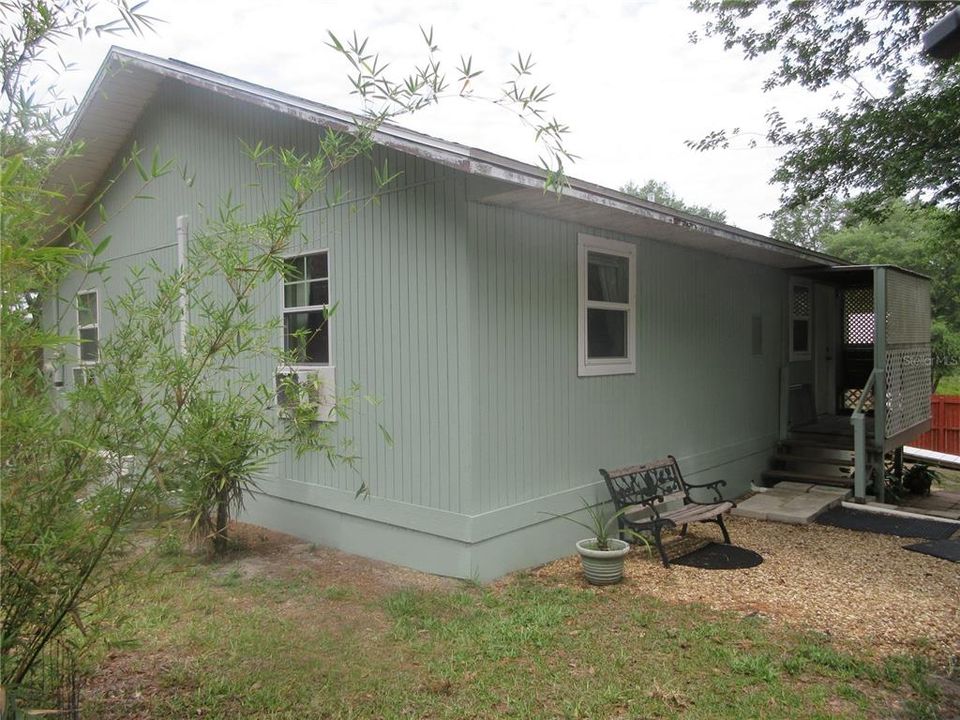 For Sale: $229,000 (2 beds, 1 baths, 960 Square Feet)