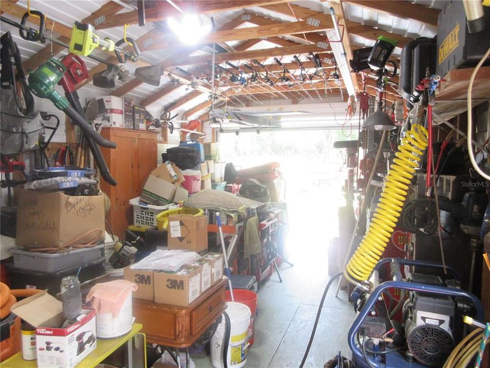 For Sale: $229,000 (2 beds, 1 baths, 960 Square Feet)