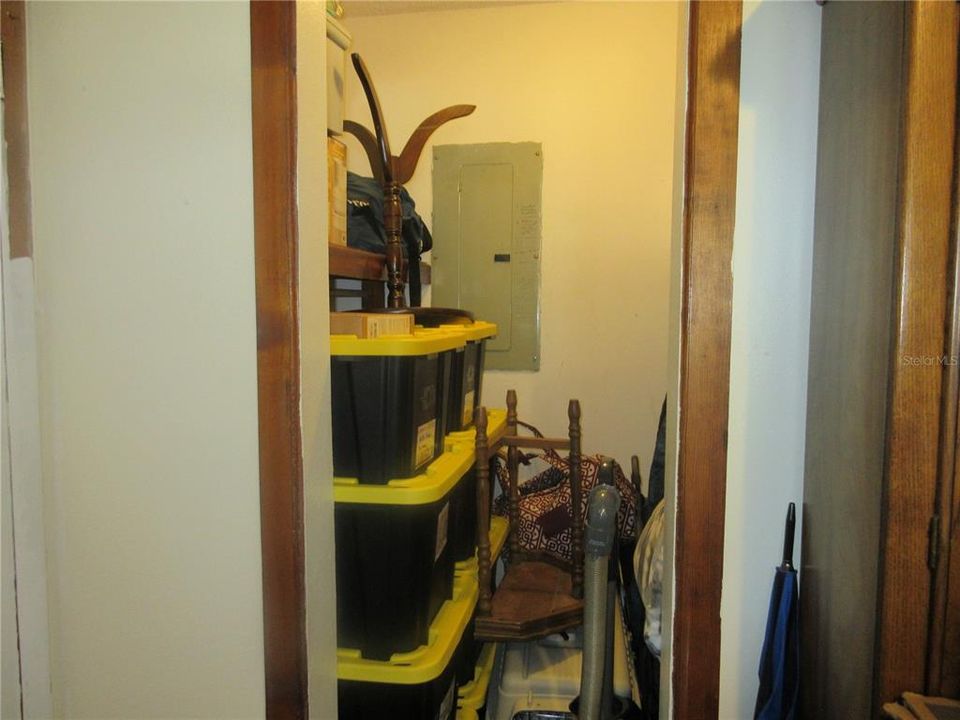 For Sale: $229,000 (2 beds, 1 baths, 960 Square Feet)