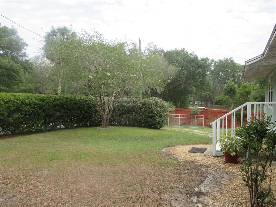 For Sale: $229,000 (2 beds, 1 baths, 960 Square Feet)