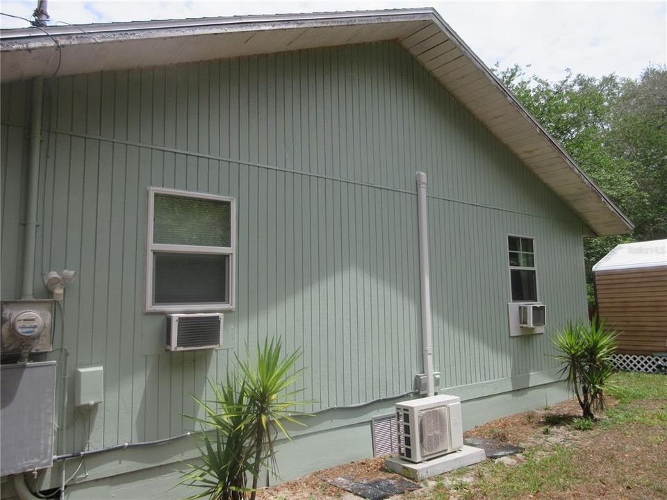 For Sale: $229,000 (2 beds, 1 baths, 960 Square Feet)