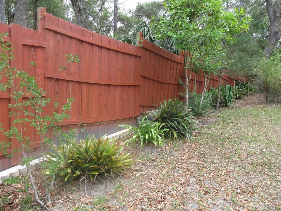 For Sale: $229,000 (2 beds, 1 baths, 960 Square Feet)