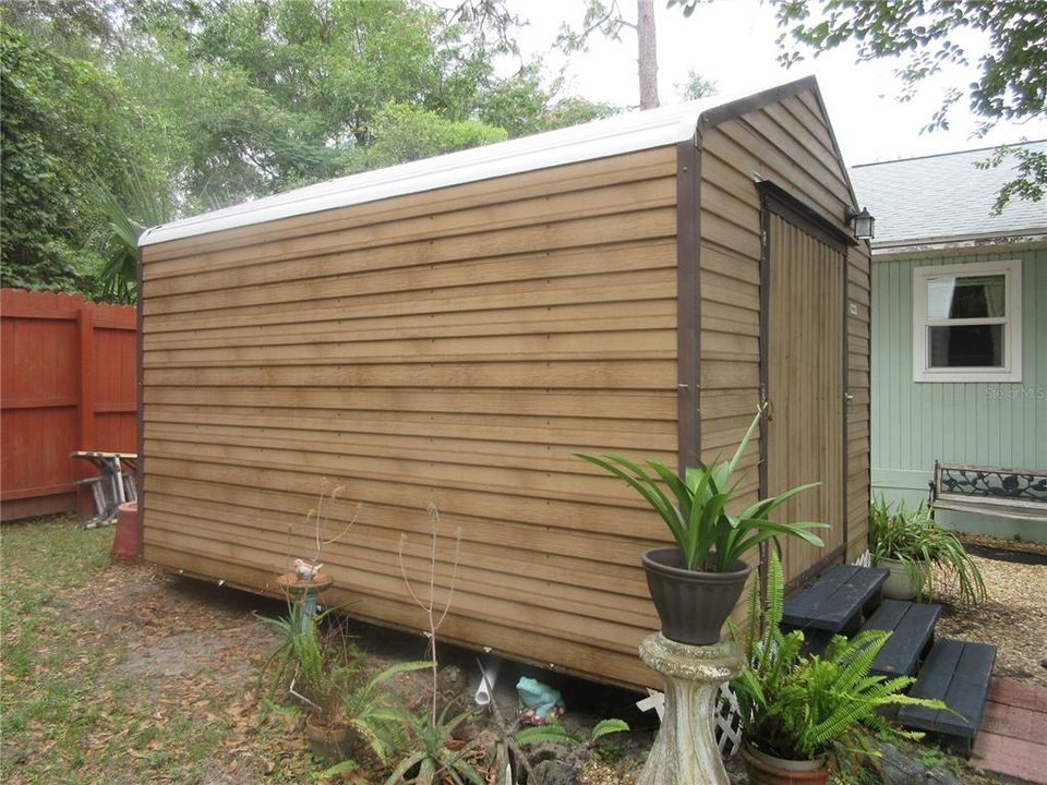 For Sale: $229,000 (2 beds, 1 baths, 960 Square Feet)