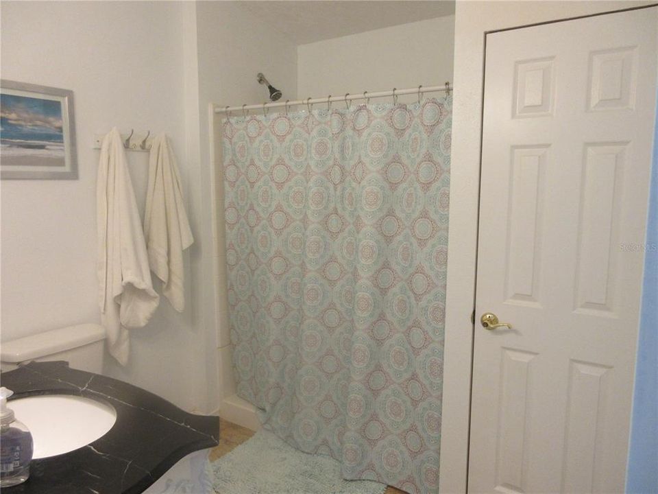 For Sale: $229,000 (2 beds, 1 baths, 960 Square Feet)
