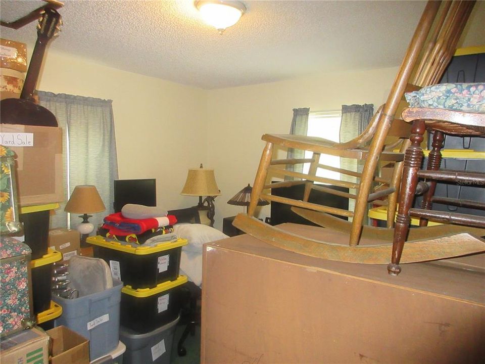 For Sale: $229,000 (2 beds, 1 baths, 960 Square Feet)
