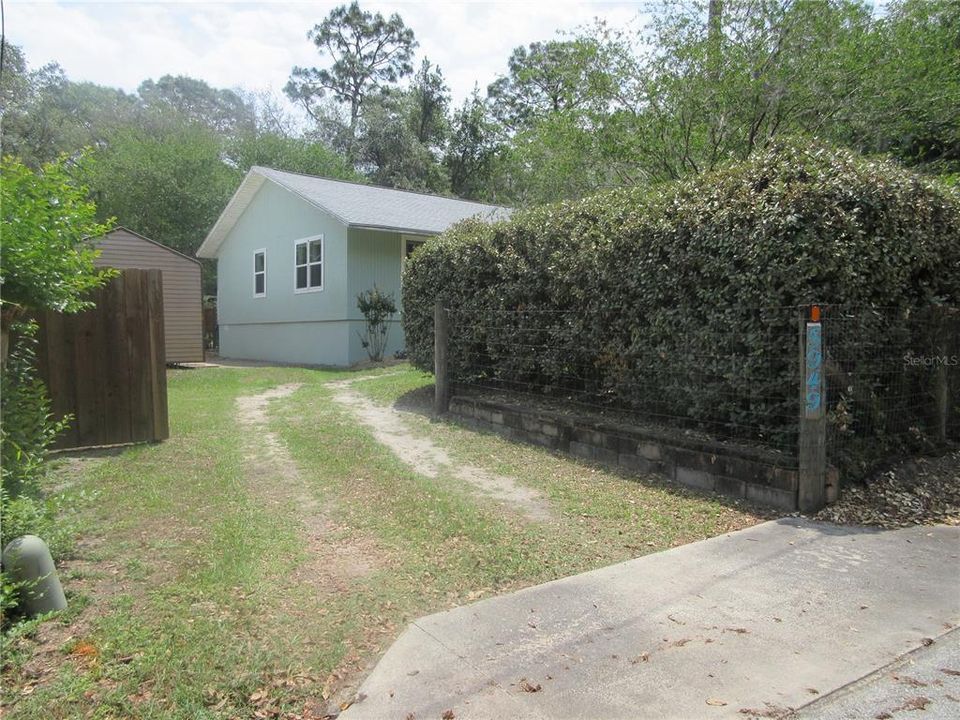 For Sale: $229,000 (2 beds, 1 baths, 960 Square Feet)