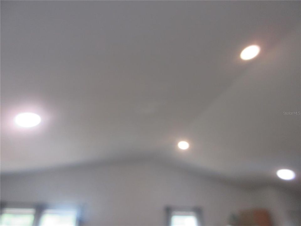 For Sale: $229,000 (2 beds, 1 baths, 960 Square Feet)