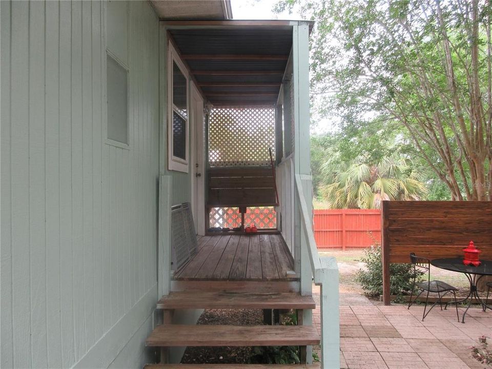 For Sale: $229,000 (2 beds, 1 baths, 960 Square Feet)