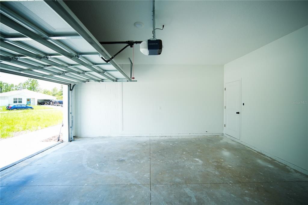 Activo con contrato: $289,000 (4 camas, 2 baños, 1774 Pies cuadrados)