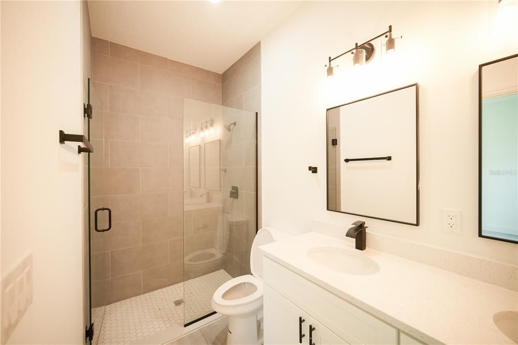 Activo con contrato: $289,000 (4 camas, 2 baños, 1774 Pies cuadrados)