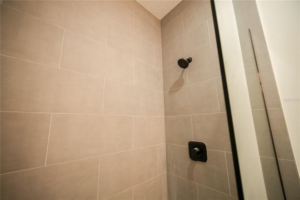 Activo con contrato: $289,000 (4 camas, 2 baños, 1774 Pies cuadrados)