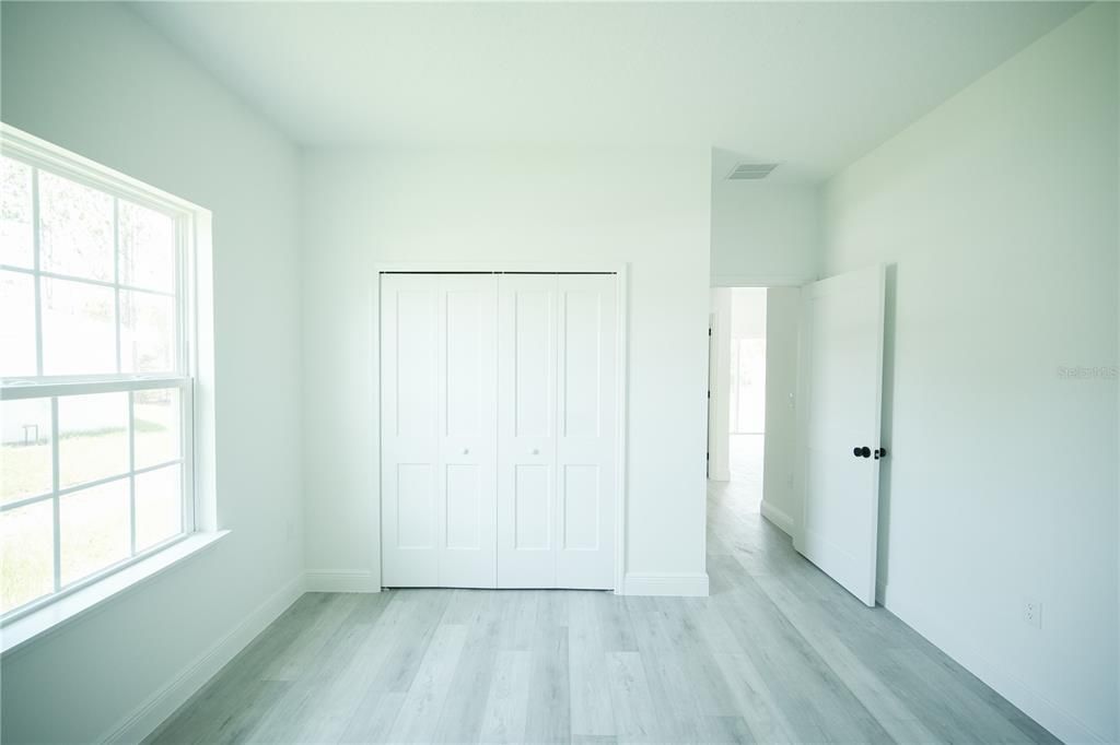 Activo con contrato: $289,000 (4 camas, 2 baños, 1774 Pies cuadrados)