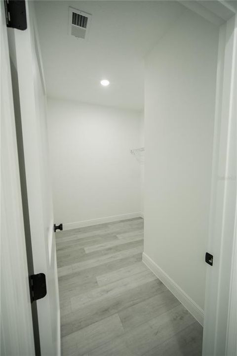 Activo con contrato: $289,000 (4 camas, 2 baños, 1774 Pies cuadrados)