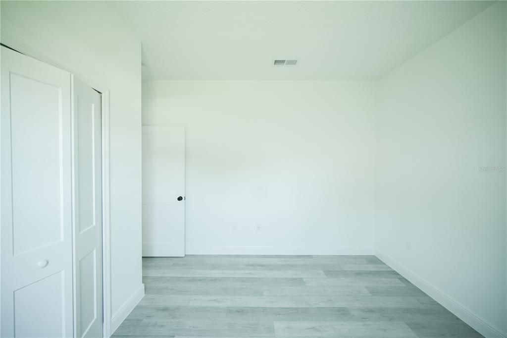Activo con contrato: $289,000 (4 camas, 2 baños, 1774 Pies cuadrados)