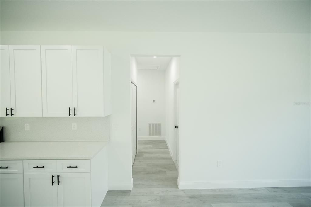Activo con contrato: $289,000 (4 camas, 2 baños, 1774 Pies cuadrados)