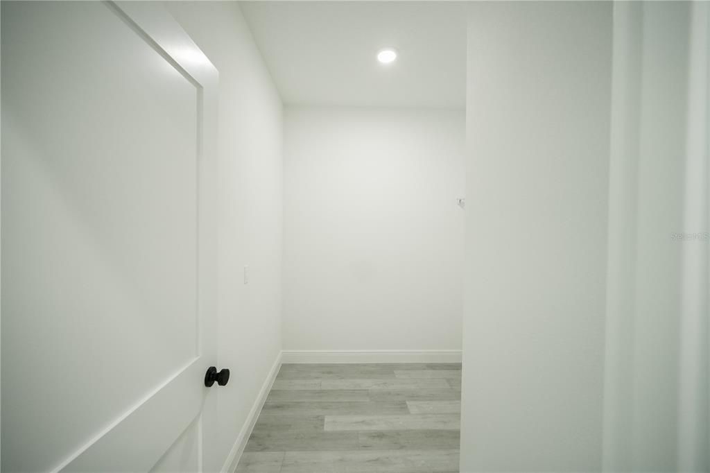 Activo con contrato: $289,000 (4 camas, 2 baños, 1774 Pies cuadrados)