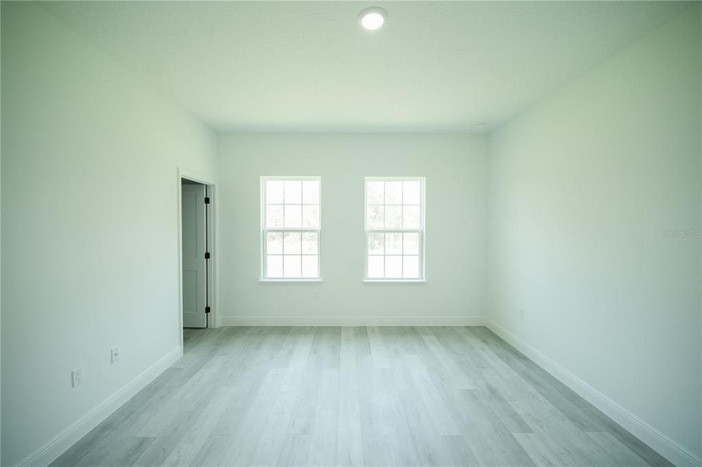 Activo con contrato: $289,000 (4 camas, 2 baños, 1774 Pies cuadrados)