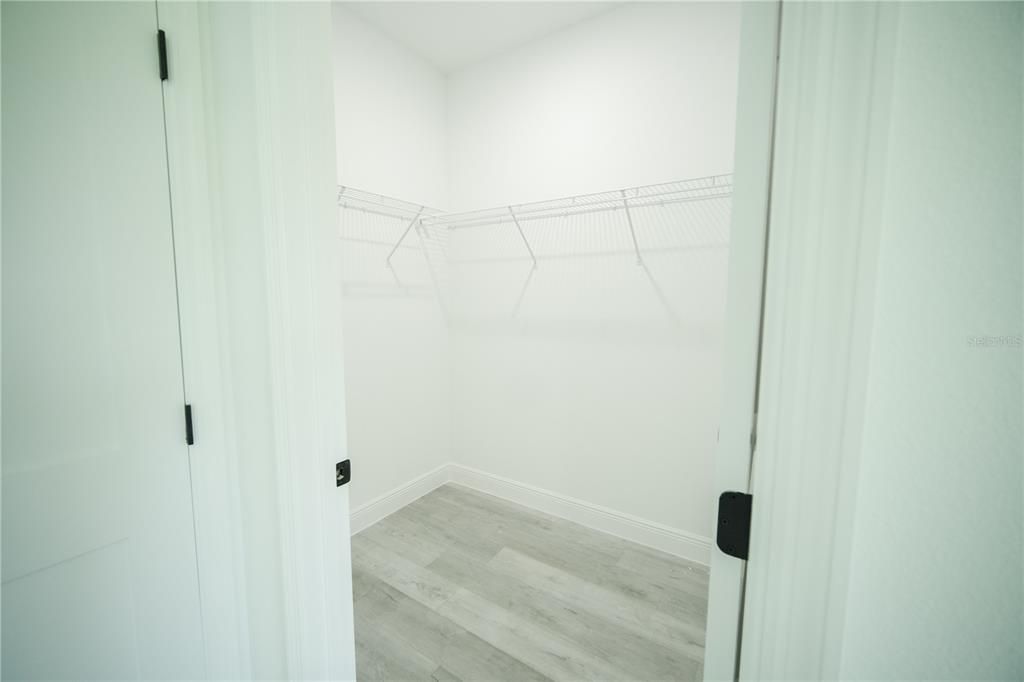 Activo con contrato: $289,000 (4 camas, 2 baños, 1774 Pies cuadrados)