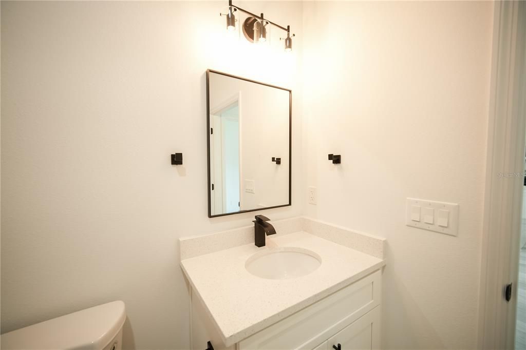 Activo con contrato: $289,000 (4 camas, 2 baños, 1774 Pies cuadrados)