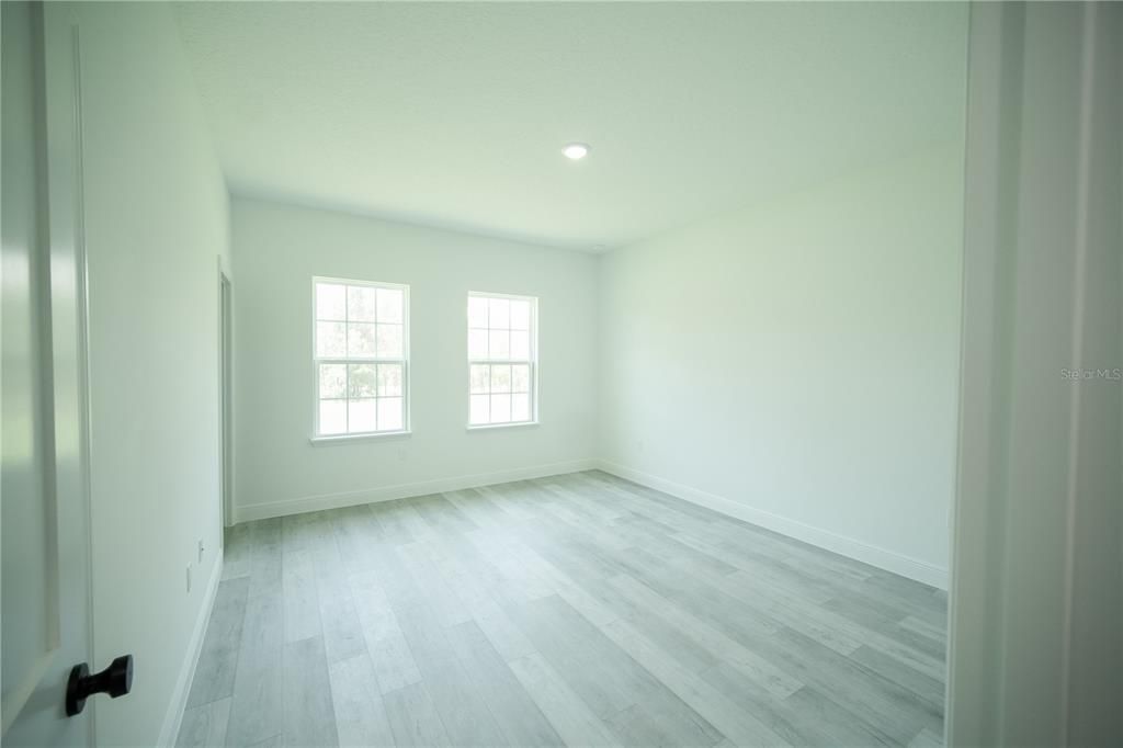 Activo con contrato: $289,000 (4 camas, 2 baños, 1774 Pies cuadrados)