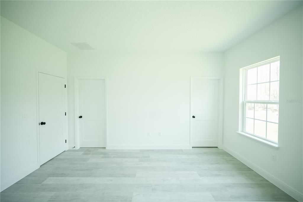 Activo con contrato: $289,000 (4 camas, 2 baños, 1774 Pies cuadrados)