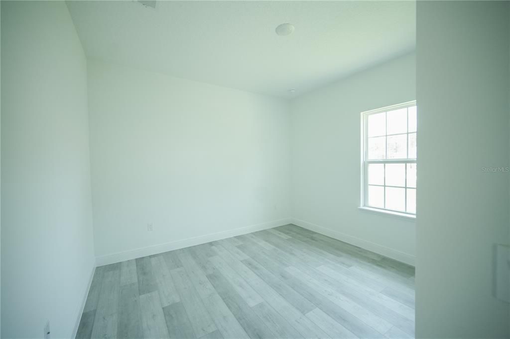 Activo con contrato: $289,000 (4 camas, 2 baños, 1774 Pies cuadrados)