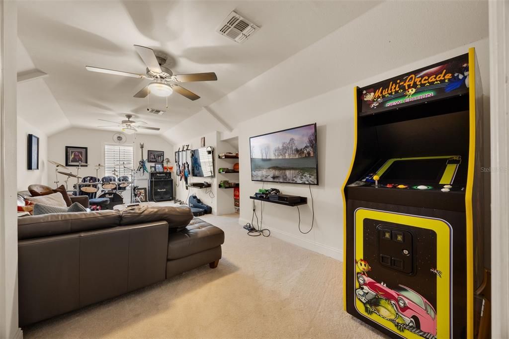 For Sale: $2,725,000 (7 beds, 4 baths, 4482 Square Feet)