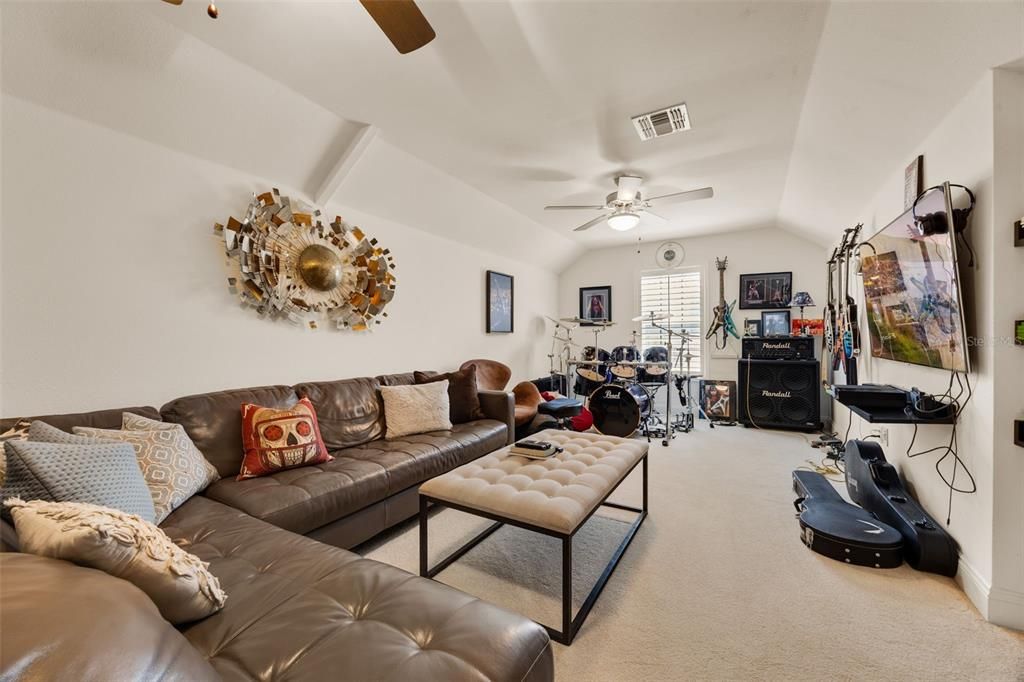 For Sale: $2,725,000 (7 beds, 4 baths, 4482 Square Feet)