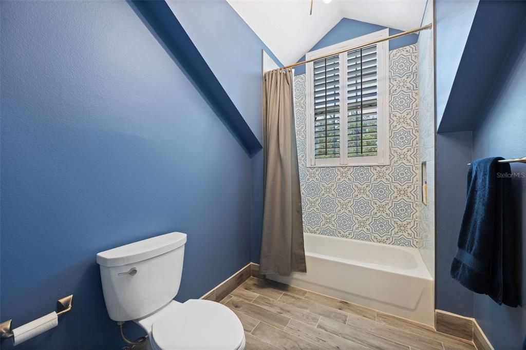 For Sale: $2,725,000 (7 beds, 4 baths, 4482 Square Feet)