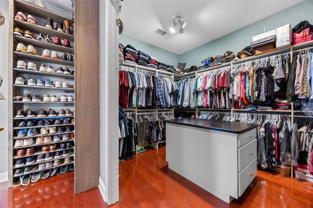 For Sale: $2,725,000 (7 beds, 4 baths, 4482 Square Feet)