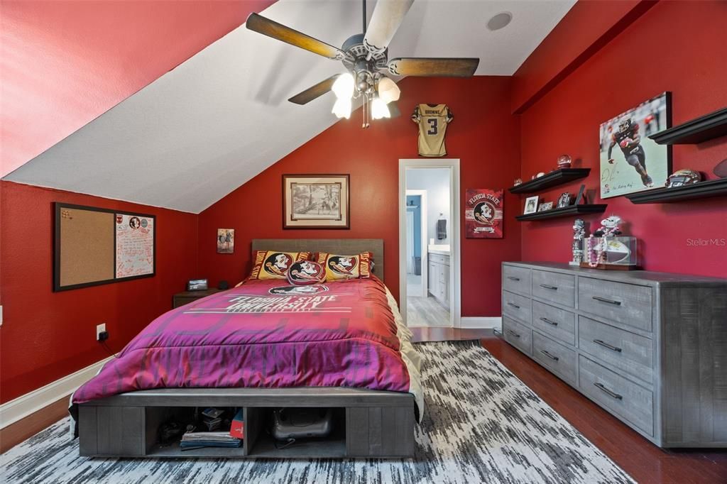 For Sale: $2,725,000 (7 beds, 4 baths, 4482 Square Feet)