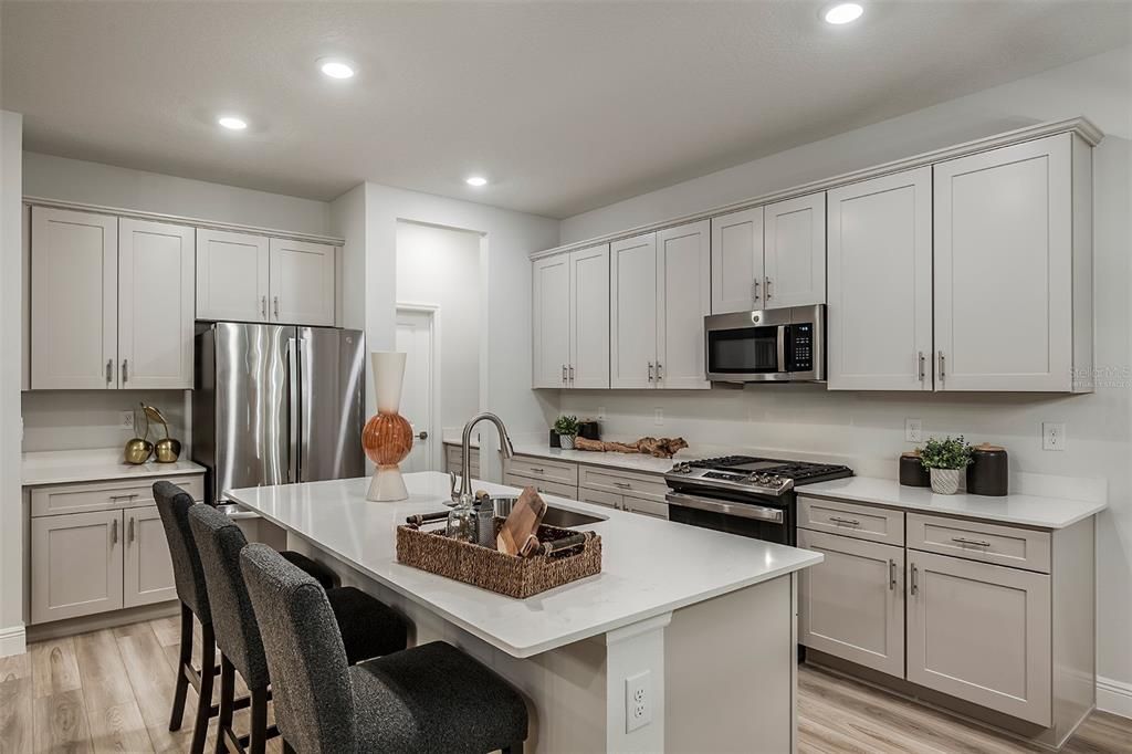 Active With Contract: $587,239 (6 beds, 4 baths, 3357 Square Feet)