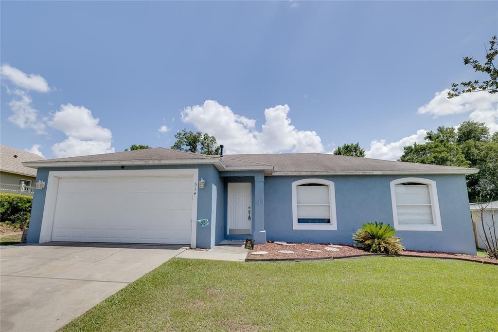 Recently Rented: $2,100 (3 beds, 2 baths, 1210 Square Feet)