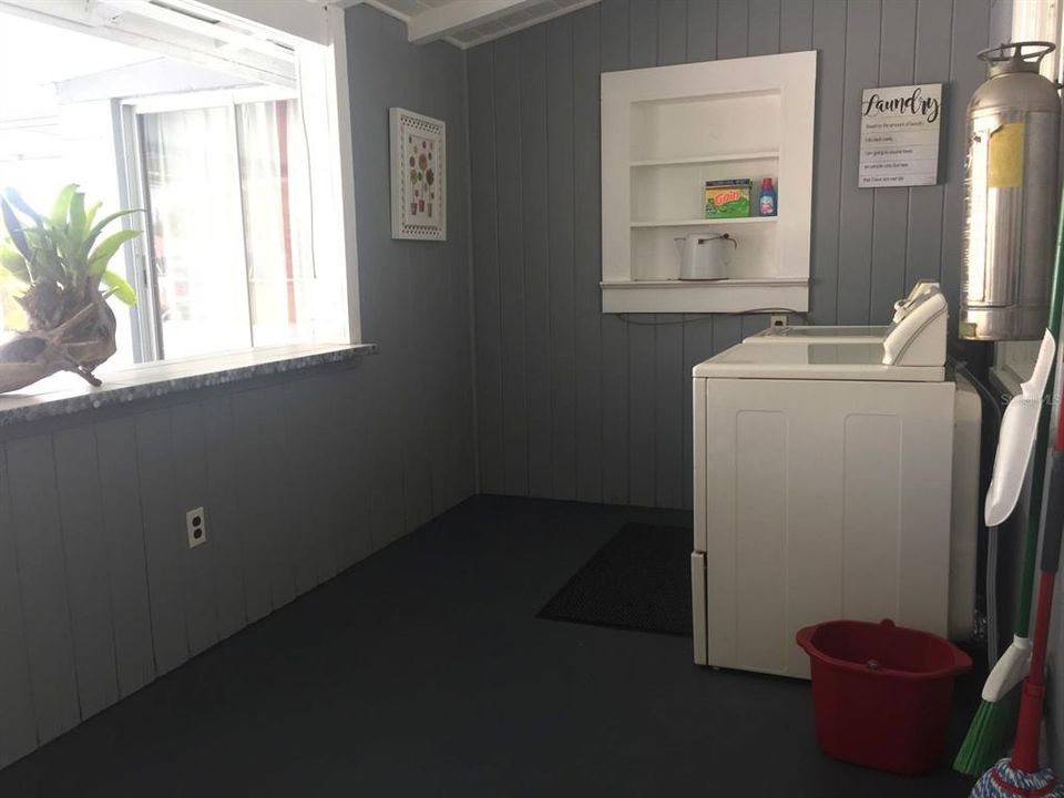 For Sale: $324,000 (3 beds, 1 baths, 1400 Square Feet)