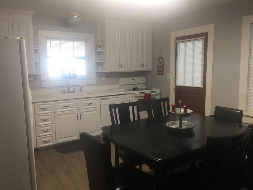 For Sale: $324,000 (3 beds, 1 baths, 1400 Square Feet)