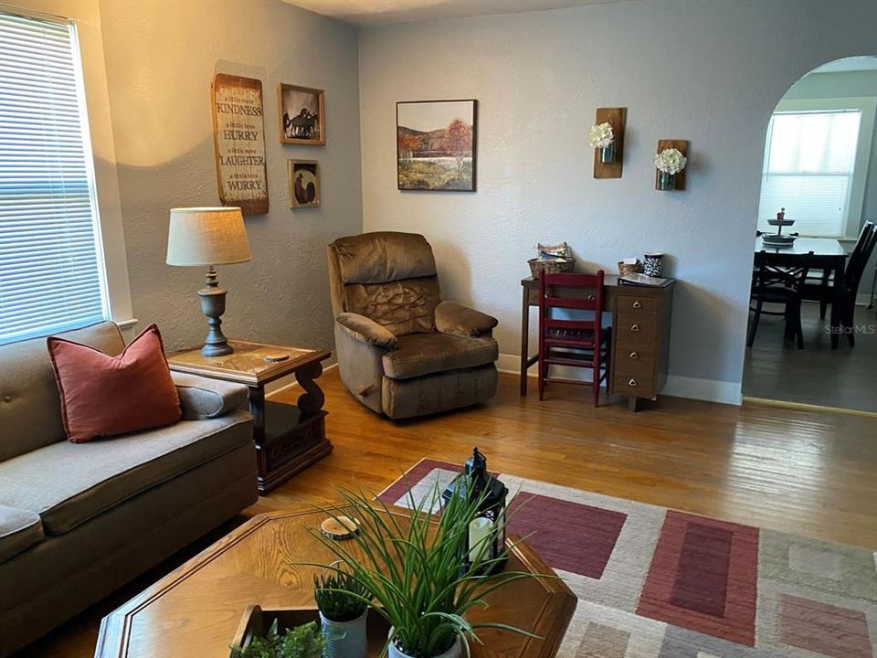 For Sale: $324,000 (3 beds, 1 baths, 1400 Square Feet)