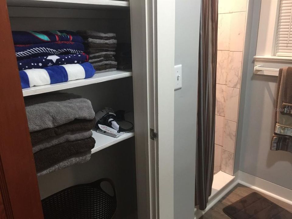 For Sale: $324,000 (3 beds, 1 baths, 1400 Square Feet)