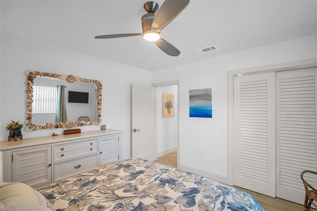 合同活跃: $985,000 (3 贝兹, 2 浴室, 1448 平方英尺)