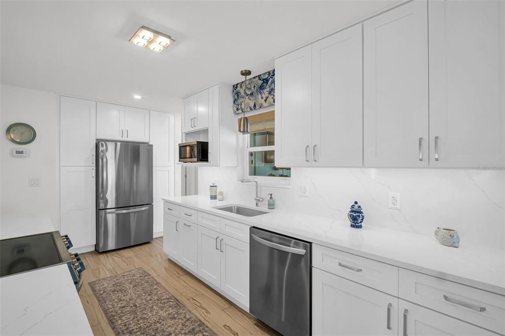 合同活跃: $985,000 (3 贝兹, 2 浴室, 1448 平方英尺)