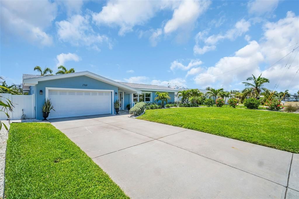 合同活跃: $985,000 (3 贝兹, 2 浴室, 1448 平方英尺)