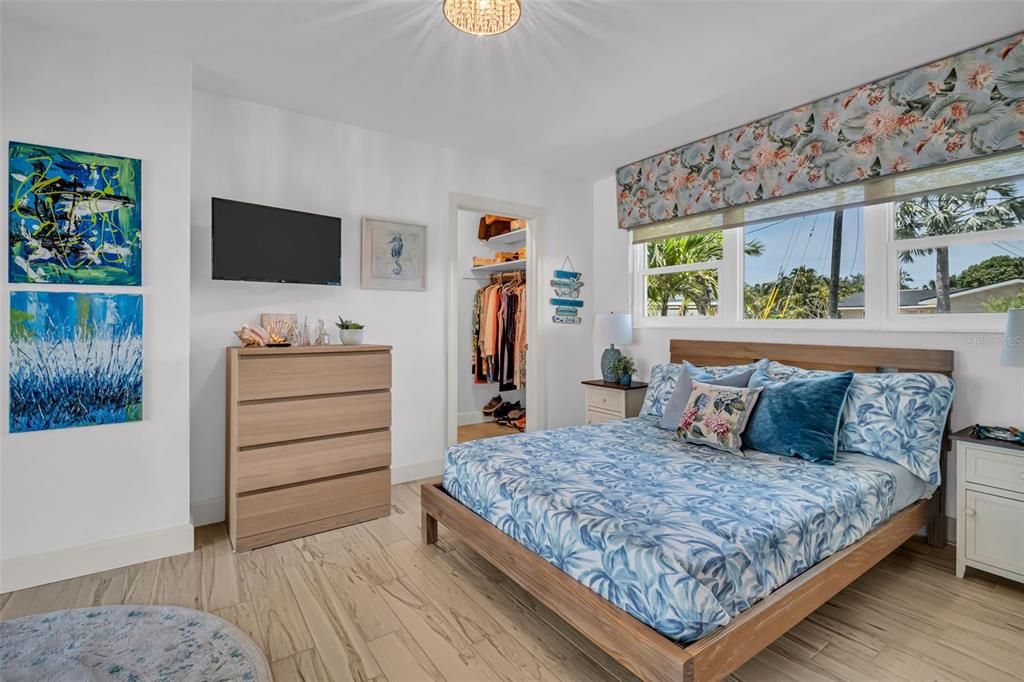 合同活跃: $985,000 (3 贝兹, 2 浴室, 1448 平方英尺)